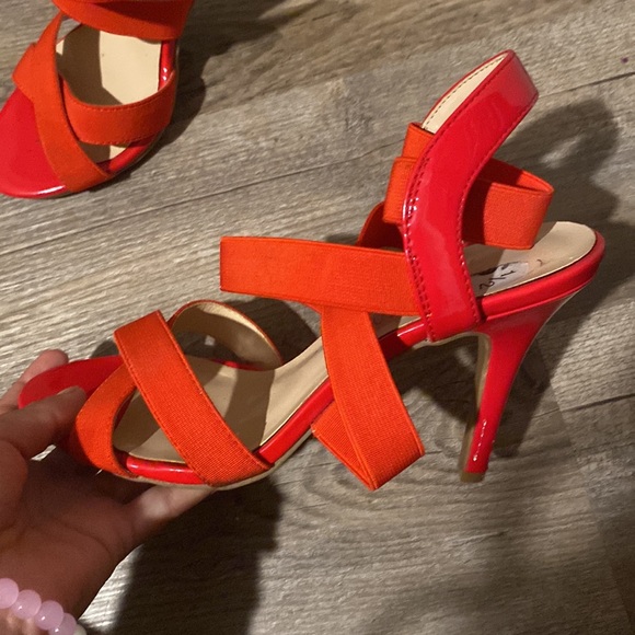 Red high heels - Picture 3 of 4